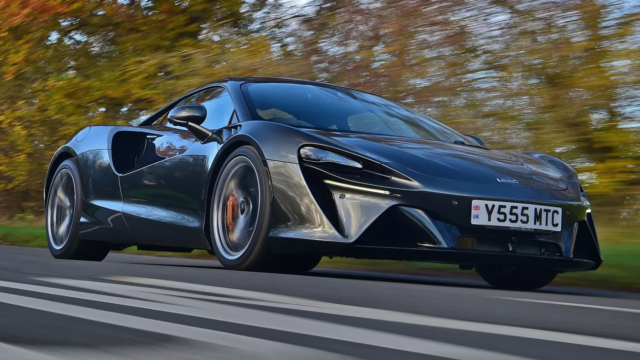 مکلارن آرتورا