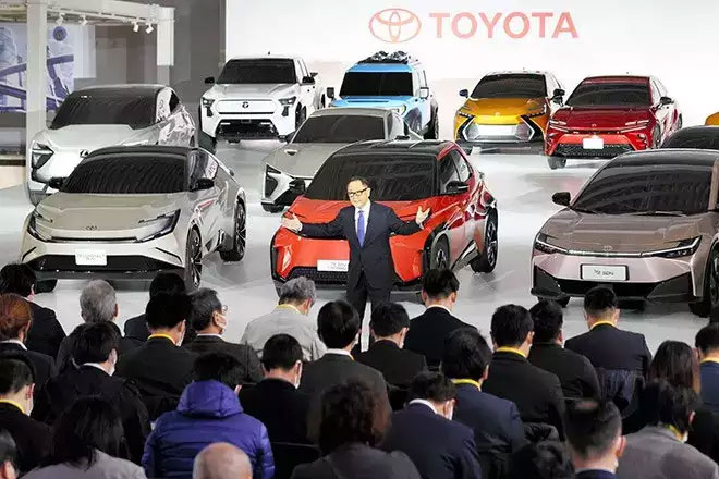 تویوتا پرفروش‌ترین خودروساز جهان در سال 2022