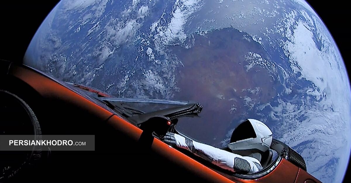 تسلا رودستر در فضا