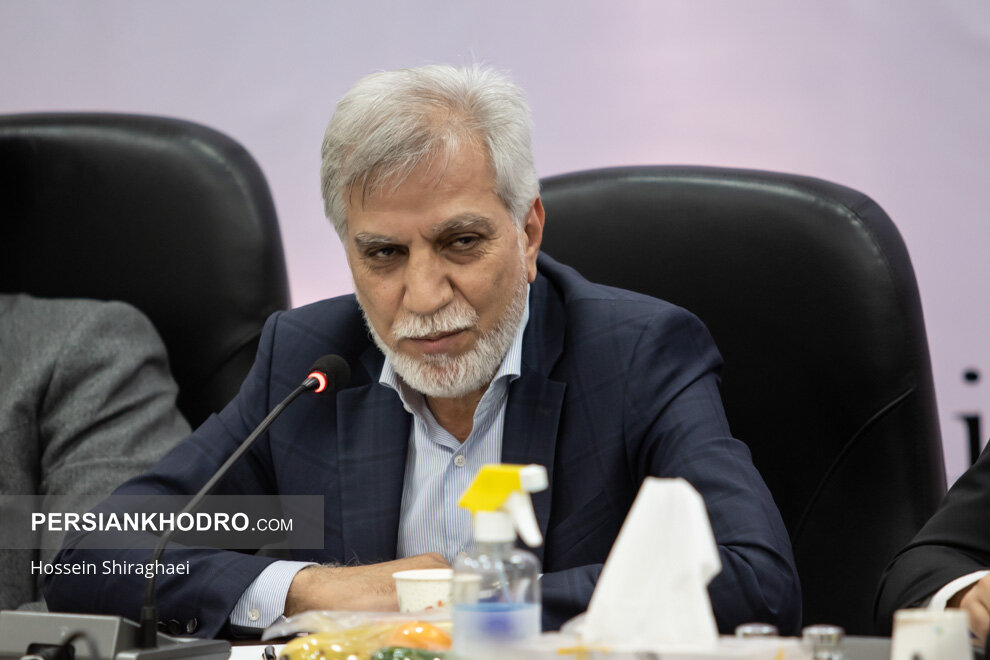 یک مقام اسبق خودرویی: وزارت صمت مشکلات سهم ۹۰ درصدی بازار خودرو را حل کند / اعطای رانت وزارت صمت برای واردکنندگان خودرو