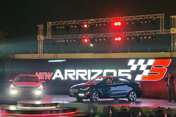آریزو ۵ اسپرت رسما توسط مدیران خودرو رونمایی شد