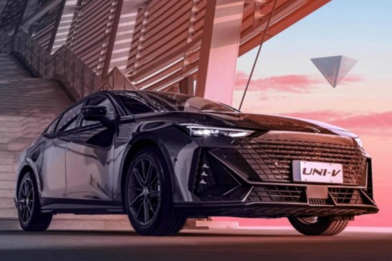 چانگان یونی وی