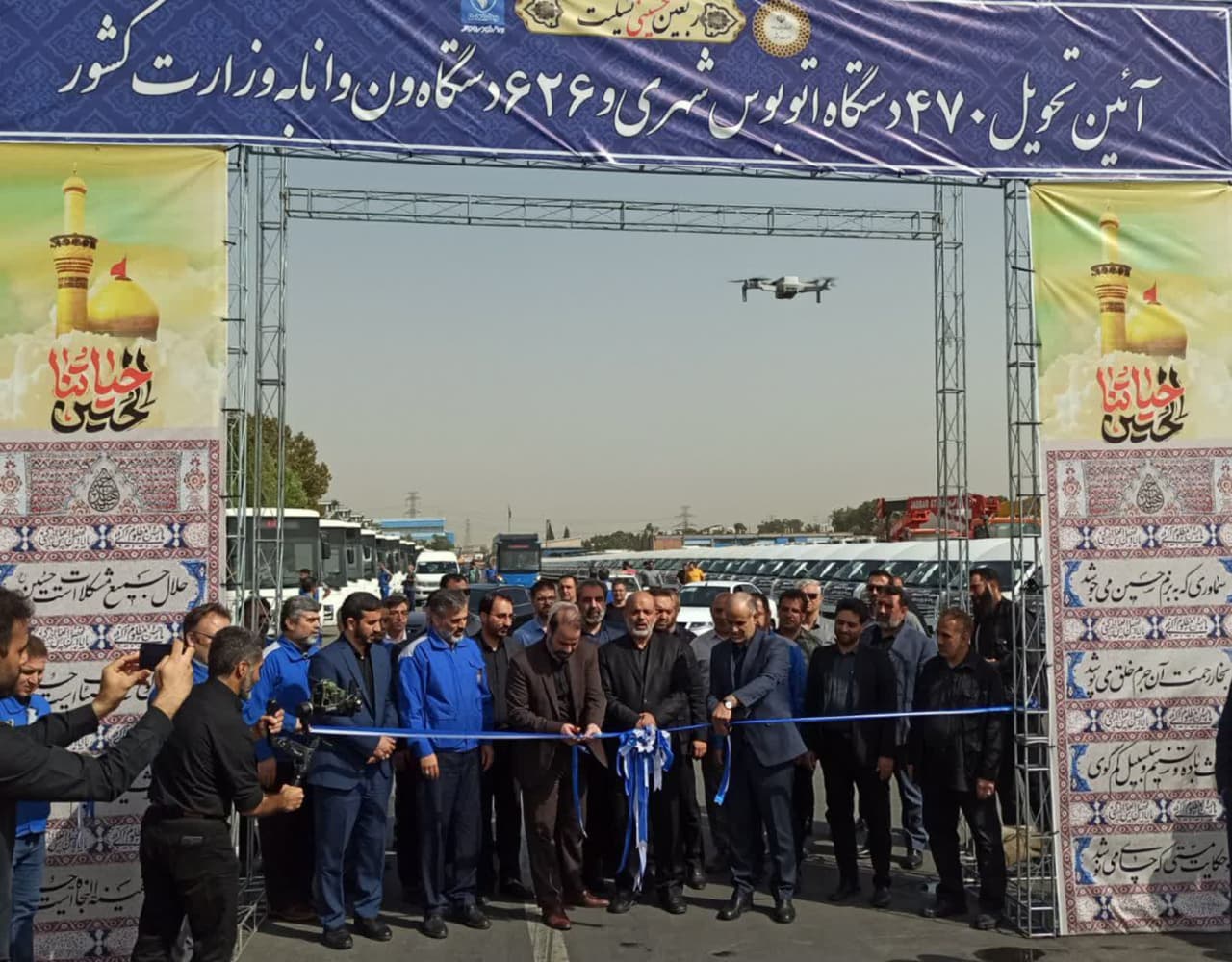 آیین تحویل ۴۷۰ دستگاه اتوبوس شهری و ۶۲۶ دستگاه ون وانا به وزارت کشور