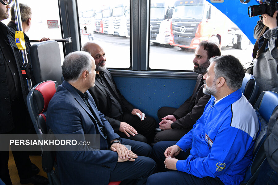 آیین تحویل ۴۷۰ دستگاه اتوبوس شهری و ۶۲۶ دستگاه ون وانا به وزارت کشور