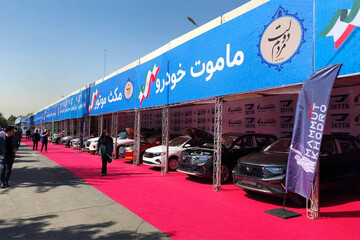 خودروهای وارداتی در تهران به نمایش درآمد