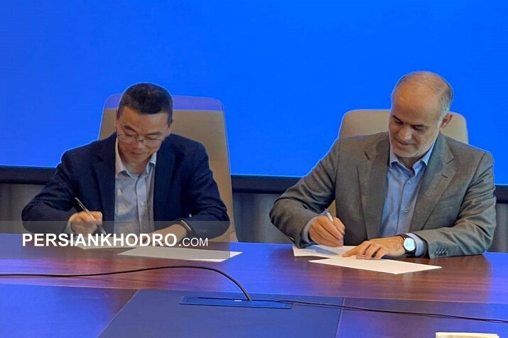 امضای توافق نامه ایران خودرو و طرف چینی