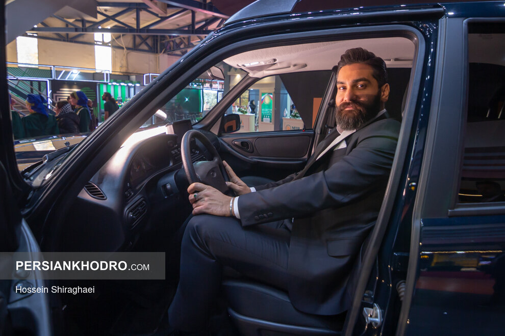 علی زند وکیلی با خودرو روسی