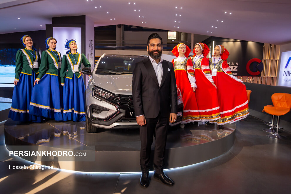 علی زند وکیلی با خودرو روسی