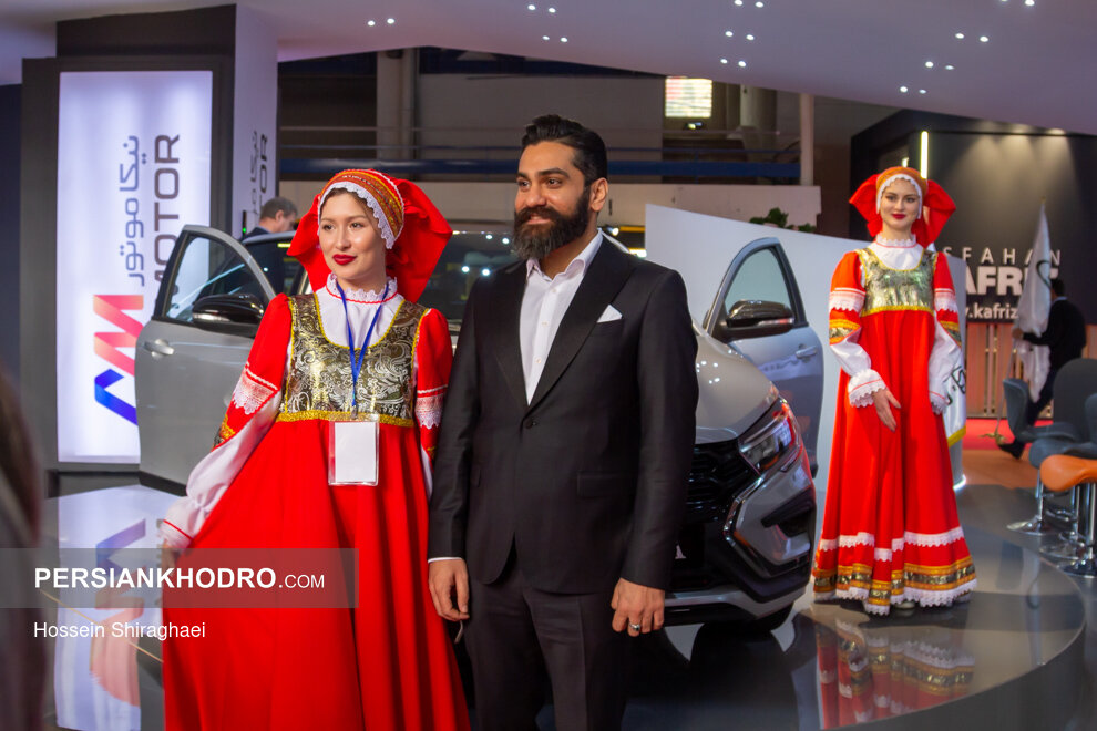 علی زند وکیلی با خودرو روسی