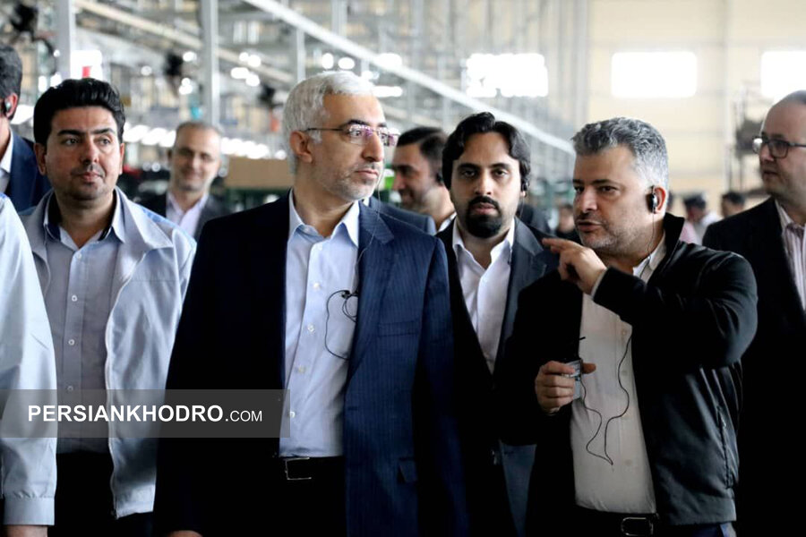 رئیس سازمان بورس به کرمان موتور رفت(+عکس)/ رونمایی از برنامه تولید سالانه ۲۵۰ هزار خودرو در کرمان موتور