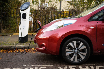 تا ۲۰۴۰ تولید برقی‌ها از خودروهای احتراقی پیشی می‌گیرد / قیمت خودرو برقی ارزان‌تر از خودروهای بنزینی می‌شود