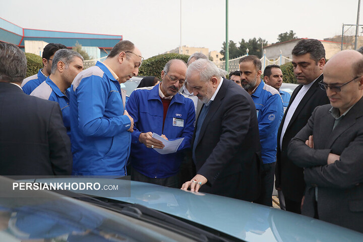 وزیر صنعت در ایران خودرو