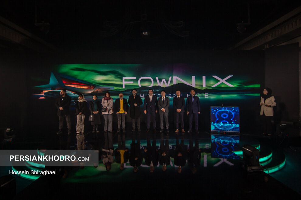 بازیگران حاضر در رونمایی از آریزو 8