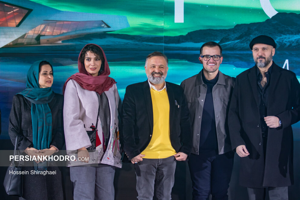 بازیگران حاضر در رونمایی از آریزو 8