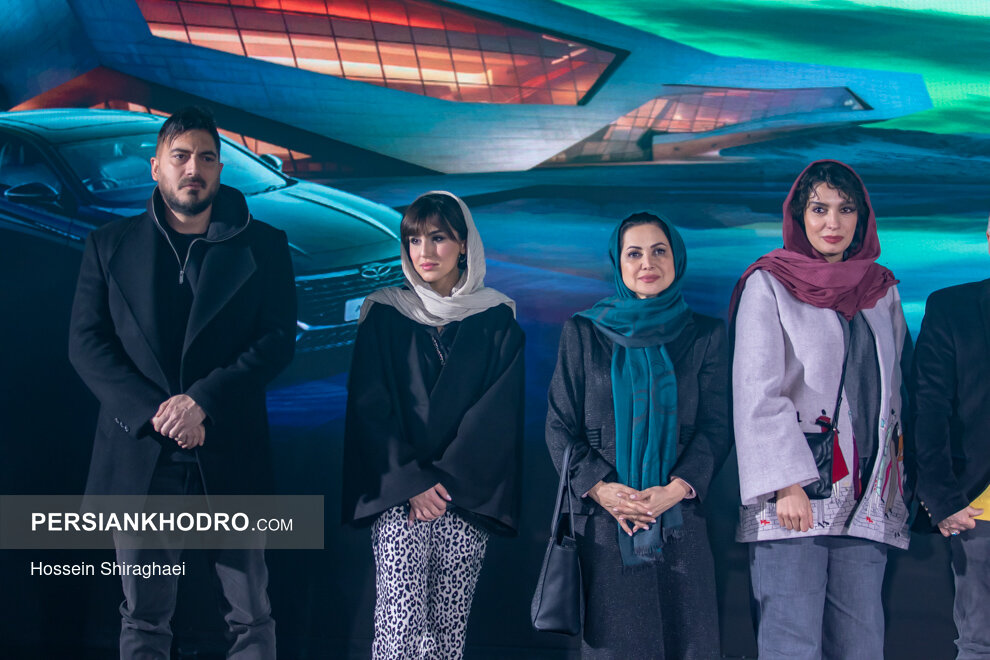 بازیگران حاضر در رونمایی از آریزو 8