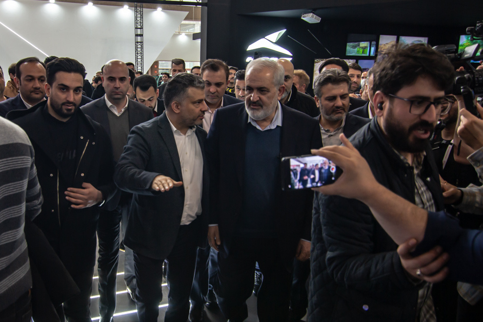 وزیر صمت در غرفه کرمان موتور