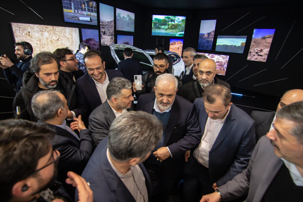 وزیر صمت در غرفه کرمان موتور