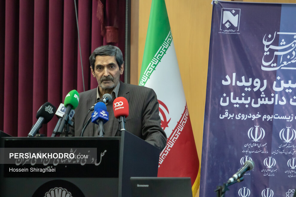 منوچهر منطقی