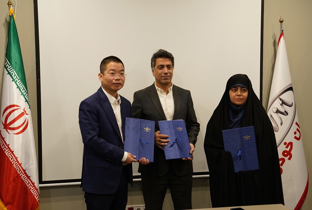 امضای قرارداد مدیران خودرو و سازمان تاکسیرانی