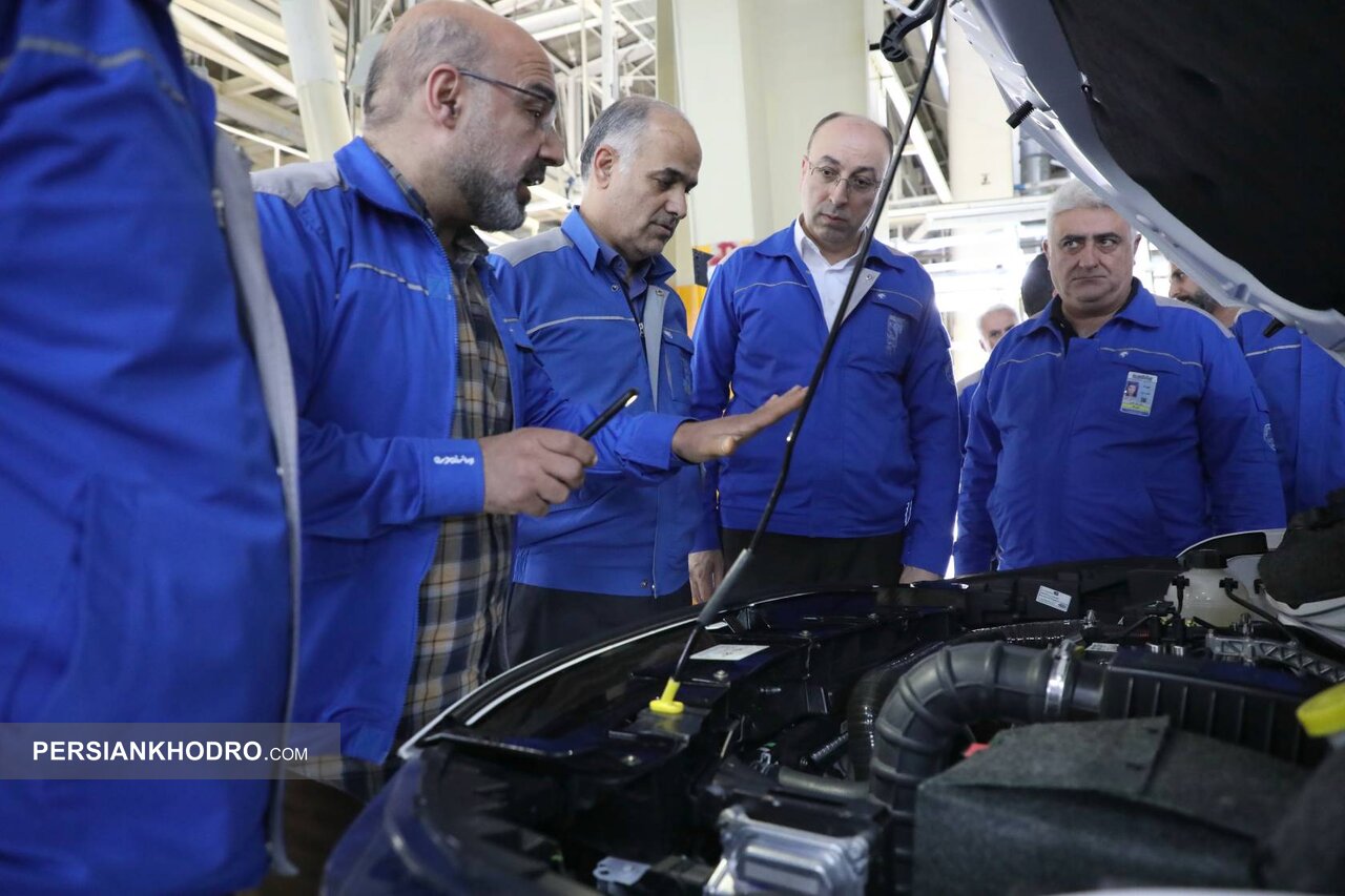 بازدید مدیرعامل ایران خودرو از خط مونتاژ ریرا (+عکس) / خودرو ریرا به مرحله تجاری‌سازی و صحه‌گذاری کیفیت رسید