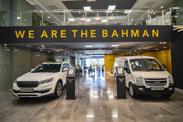 افتتاح بزرگترین نمایشگاه خودروهای بهمن موتور در تهران