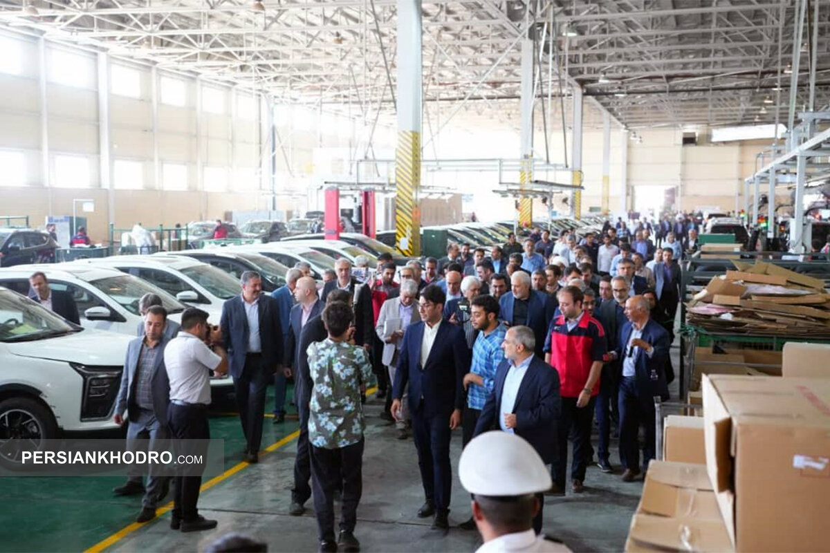 وزیر صنعت در کرمان موتور