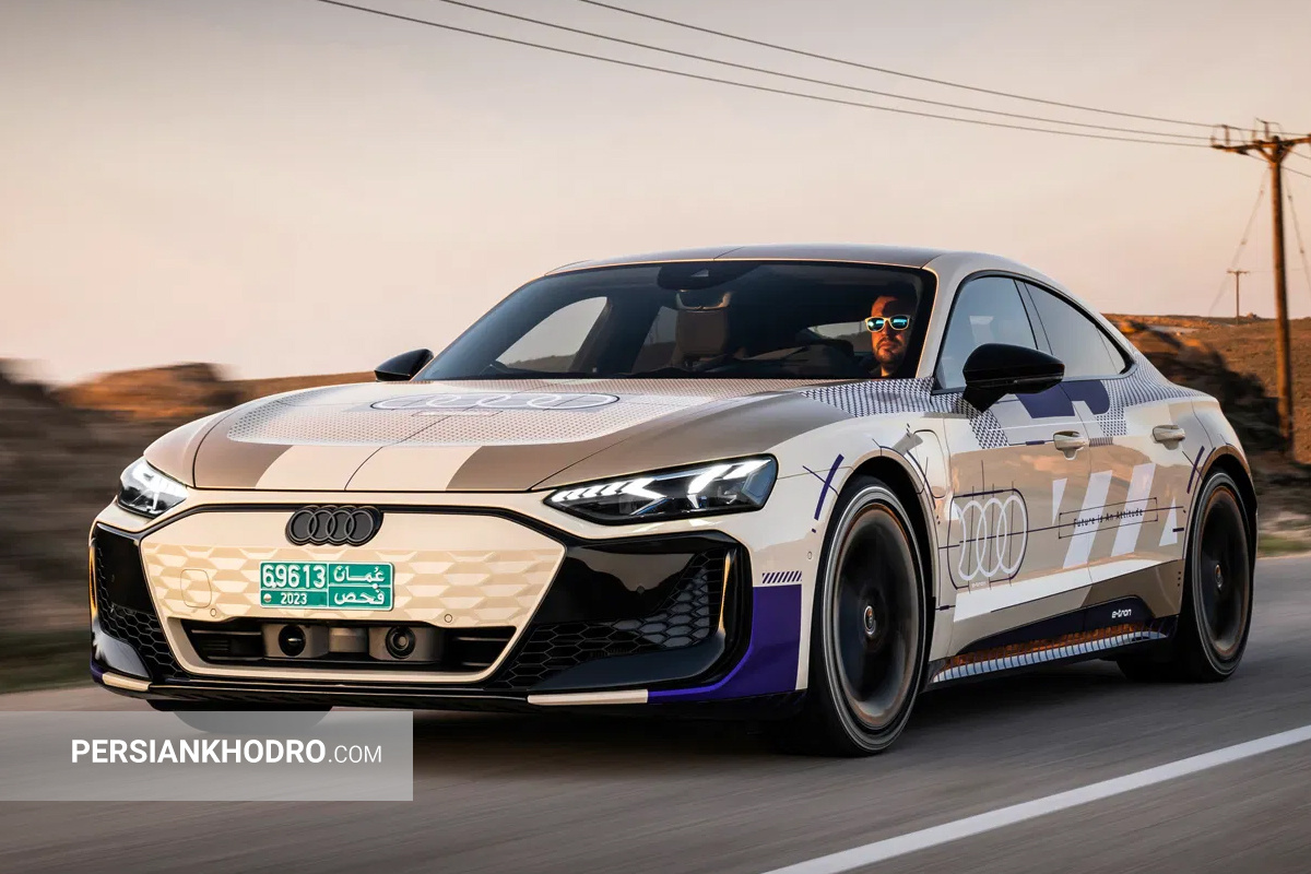 بهترین ماشین های برقی 2024 کدامند؟ + تصاویر به گزارش پرشین خودرو، بهترین ماشین های برقی در سراسر دنیا حالا به بازارهای اصلی خودرو راه یافتهاند، طوری که تقریباً یک پنجم از سهم کل فروش خودروهای نو در اروپا و ایالات متحده به خودروهای EV (Electric Vehicle یا همان ماشین برقی) اختصاص یافته است. به علاوه، با وضع قوانینی که ورود برخی خودروها به شهرهای بزرگ را محدود میکند و احتمال ممنوعیت فروش مدلهای بنزینی و دیزلی نو در سال ۲۰۳۵، بعید نیست محبوبیت برترین خودرو الکتریکی جهان همچنان افزایش یابد. پیشتر اصلیترین مانعی که برای خرید خودروهای برقی وجود داشت، اضطراب بابت کافی نبودن انرژی موتور برای رسیدن به مقصد بود. اما با معرفی بهترین ماشین های هیبریدی دنیا که قادرند با یک مرتبه فول شارژ بیش از 320 کیلومتر را طی کنند، این مسئله به اندازه گذشته نگران کننده نیست. لیست بهترین خودروهای برقی 2024 در گزارش امروز نگاهی به رتبه بندی بهترین خودروهای برقی 2024 خواهیم داشت که از نگاه کاربران، برترین EVهای موجود در بازار معرفی شدهاند. تسلا مدل 3 (Tesla Model 3) تسلا مدل ۳ از زمان عرضه در سال ۲۰۱۹، حضوری دائمی در لیست بهترین ماشین های برقی هرسال دارد. حالا به لطف آخرین بهروزرسانیهایش، این مدل نه تنها رقیبانش را شکست میدهد بلکه به کارآمدترین مورد در فهرست پرفروش ترین خودروهای برقی تبدیل شده است. تسلا مدل ۳ سواری لذتبخشی را ارائه میدهد و هندلینگ بهتری نسبت به رقبای خود یعنی کیا EV6 یا پولستار ۲ دارد. این خودرو با سرعت 261 کیلومتر بر ساعت و شتابی که در 6.1 ثانیه از صفر به صد میرسد (به ویژه در نسخه Performance)، به طور غیرمنتظرهای کاربردی است. غیاب کامل دکمهها و کلیدهای فیزیکی (حتی اهرم راهنما با دکمههای لمسی روی فرمان جایگزین شده) مورد پسند همه قرار نمیگیرد، اما حداقل صفحه نمایش مرکزی عظیم ۱۵.۴ اینچی کاربرپسند است. این نکته را هم در نظر بگیرید که مدل ۳ از نظر قیمتی نیز رقابتی است و خرید آن به مشتریان امکان دسترسی به شبکه فوقالعاده سریع و راحت سوپرشارژر تسلا را میدهد. به گفته یکی از بررسی کنندگان، تسلا یکی از بهترین خودروهای برقی جدید به حساب میآید. دن جونز اظهار داشت تسلا مدل ۳ در مسیر تست دنیای واقعی، به طور متوسط ۳.۷ مایل به ازای هر کیلووات ساعت برق مصرف کرده است. پولستار 2 2024 (Polestar 2) در نگاه اول، پولستار ۲ هاچبک برقی با ظاهر شیک و مجلل خود، شباهت زیادی به سدان لوکس ولوو S۶۰ دارد. اما این محصول به مجموعه بهترین ماشین های برقی ولوو تعلق دارد و برای دنیایی بدون مصرف سوختهای فسیلی ساخته شده است. پولستار ۲ حتی در پایینترین سطح تجهیز خود، تعادلی عالی بین برد مسافت و اسب بخار ارائه میدهد. مدل پایه دیفرانسیل عقب این خودرو با ۲۹۵ اسب بخار نیرو و برد مسافت ادعایی ۵۱۵ کیلومتر، گزینهای وسوسهکننده است. دو مدل دیگر از پولستار ۲ با سیستم انتقال قدرت تمام چرخ متحرک نیز در دسترس هستند: یکی با ۴۱۶ اسب بخار و دیگری مدل Performance Pack با ۴۴۹ اسب بخار که مورد علاقهی علاقهمندان به رانندگی پرهیجان است. هر دو مدل تمام چرخ محرک، برد مسافت ادعایی ۴۴۴ کیلومتری دارند. قیمت پولستار ۲ از قیمت پایه تسلا مدل ۳ بسیار بالاتر است، اما حداقل از نظر برد مسافت، بر «فرزند» ایلان ماسک برتری دارد. یکی دیگر از مزایای پولستار نسبت به تسلا، کابین سنتیتر آن است که شامل یک صفحه کیلومتر معمولی و نرمافزاری مبتنی بر سیستم عامل اندروید از گوگل میشود. اگرچه پولستار ۲ با عرضه هر مدل مدام از نظر ویژگیها، برد مسافت و اسب بخار پیشرفت میکند، اما برای رقابت با دیگر خودروهای برقی نوظهور مانند بامو i4 و هیوندای Ioniq 6، نیاز به قدرتنمایی بیشتری دارد. با این حال، پولستار ۲ همچنان انتخابی عالی برای خریداران در بخش خودروهای برقی است و به عنوان یکی از بهترینهای سال ۲۰۲۴ شناخته میشود. فولکسواگن ID Buzz علیرغم علاقهی فراوان به طراحی رتروی فولکسواگن ID. Buzz، این کمپانی آلمانی به راحتی میتوانست با صرف هزینهی کمتر روی مهندسی آن، همچنان همهی ظرفیت تولیدش را به فروش برساند. اما در عوض، فولکسواگن تمام توان خود را برای ساخت یکی از بهترین ماشین های برقی به کار گرفت. محصول نهایی ترکیبی از کاربری راحت یک MPV، آسایش و کیفیت بالای یک شاسیبلند لوکس و هزینههای نگهداری پایین یک خودروی برقی است. تجربهی رانندگی با ID. Buzz بسیار دلپذیر است؛ شتاب صفر تا صد آن از بسیاری از شاسیبلندهای خانوادگی بنزینی، مانند تیگوان ۱.۵ لیتری، سریعتر بوده و فضای داخلی آن هم جای بسیار بیشتری ارائه میدهد، به طوری که خریداران فضای بیشتری برای سرنشینان و بار نسبت به جگوار I-Pace یا تسلا مدل Y در اختیار خواهند داشت. سیتروئن e-C3 یکی از بزرگترین موانع خریداران بالقوه برای روی آوردن به بهترین ماشین های برقی، قیمت آنهاست. سیتروئن به جای اینکه خودروی برقی کوچک خود را پر از امکانات غیرضروری و پرهزینه کند، e-C3 را به یک خودروی کوچک و معقول تبدیل کرده که تنها امکانات مورد نیاز را در اختیار مشتری قرار میدهد و قیمتی دارد که بسیاری از افراد میتوانند واقعاً از پس آن بربیایند. در حالی که داچیا اسپرینگ ارزانتر است، اما از نظر کارایی، برد باتری یا امکانات، نمیتواند با سیتروئن e-C3 رقابت کند. e-C3 با بردی معادل ۳۲۰ کیلومتر با هر بار شارژ و فضای داخلی قابل توجه برای اندازهاش، به طور شگفتانگیزی توانایی کافی برای انجام وظایف یک خودروی خانوادگی را دارد. همچنین به عنوان یکی از محصولات خانواده سیتروئن، سواری بسیار راحتی ارائه میدهد. این خودرو با قیمتی بسیار مناسب، یک پکیج عالی است و دقیقاً به همین دلیل، در لیست برترین خودرو الکتریکی جهان 2024 جا دارد. هیوندای کُنا الکتریک هیوندای کُنا (نسل دوم) یکی از بهترین ماشین های برقی در بخش کراساورهای کوچک به شمار میرود و حتی پیشتر عنوان «بهترین خودروی سال» از اتو اکسپرس را نیز کسب کرده است. با این حال، در میان مدلهای مختلف، نسخه برقی آن یعنی کنا الکتریکی از نظر رانندگی، کابین و سواری، پختهترین و کاملترین گزینه است. مدل پایه کنا الکتریکی با نام «استاندارد رنج» قیمتی زیر ۳۵ هزار پوند دارد و با باتری ۴۸ کیلوواتساعتیاش قادر است تا مسافت ۳۷۶ کیلومتر را طی کند. نسل اول کنا در میان مشتریان محبوبیت بالایی کسب کرده بود، اما از نظر ابعاد کمی کوچک به نظر میرسید. حال نسل جدید کنا بر روی پلتفرم مشترکی با کیا نیرو ساخته میشود و در نتیجه فضای داخلی بیشتری ارائه میدهد. علاوه بر این، شاهد ارتقای گستردهای در بخشهای مختلف از جمله طراحی ظاهری جسورانهتر، تکنولوژی بهروزتر داخل کابین و استفاده از متریال باکیفیتتر هستیم. با ورود به کابین، در برترین خودرو الکتریکی جهان خانواده هیوندای، یک داشبورد تحت سلطه دو نمایشگر ۱۲.۳ اینچی با نرمافزاری کاملاً جدید قرار گرفته است. با این حال، هیوندای هنوز هم از دکمههای فیزیکی برای کنترل سیستمهایی مانند تهویه مطبوع و رادیو استفاده میکند و به طور کامل به سمت کنترلهای لمسی نرفته است. مرسدس بنز EQS وقتی تسلا با معرفی مدل S سدان درِ تکنولوژی دیجیتال درون خودرو را به روی همه باز کرد، قدیمیترین خودروساز جهان هم وارد بازی ساخت بهترین ماشین های برقی شد تا ثابت کند میتواند هر چیزی را که در سیلیکون ولی ساخته میشود، بهتر و شیکتر بسازد. با ورود مرسدس-بنز EQS در سال ۲۰۲۱، شاهد معرفی «هایپراسکرین» بودیم: گسترهای وسیع از املاک دیجیتال صفحه لمسی که به نظر میرسد کل داشبورد را اشغال کرده است. در واقعیت، اینطور نیست، اما یک کنسول دیجیتال ابزارآلات با نمایشگر هدآپ (بالا-سر) بزرگ، یک صفحه لمسی سیستم سرگرمی بزرگ ۱۷.۷ اینچی و یک صفحه لمسی ۱۲.۳ اینچی جلوی سرنشین را در کنار هم قرار میدهد. تاثیر ترکیبی این صفحات کمی گیجکننده است، البته به شرطی که طرفدار تکنولوژی نمایشگرهای متعدد در خودرو باشید. با این حال، پیشرفتهای کابین مرسدسبنز فقط به صفحه نمایشهای عظیمش ختم نمیشود. جدیدترین نرمافزار سرگرمی MBUX نسل سوم پیمایش خیلی راحتتری نسبت به نسلهای قبلی دارد و سهولت استفادهای را نشان میدهد که سایر برندها به آن نمیرسند. همین عامل کافیست تا مرسدس بنز EQS را یکی از بهترین ماشین های برقی لوکس بازار دنیا بدانیم. پورشه تایکان الکتریکی برای خریدارانی که به دنبال تمامی مزایای بهترین ماشین های برقی هستند اما میخواهند رانندگی هیجان انگیزی را تجربه کنند، پورشه تایکان یک گزینه ایدهآل خواهد بود. حتی مدلهای پایه این خودرو نیز با قدرتی معادل ۳۲۲ اسب بخار عرضه میشوند، در حالی که نسخههای توربو رده بالا تا ۷۵۱ اسب بخار قدرت دارند. این خودرو برای رسیدن از صفر تا صد کیلومتر در ساعت، تنها به ۲.۸ ثانیه زمان نیاز دارد. مرکز ثقل بسیار پایین و هندلینگ فوقالعاده، چابکی بسیار زیادی به پورشه تایکان میبخشد. این خودرو در مقایسه با مرسدس EQS، حس بهتری از ارتباط با چرخهای جلو به راننده میدهد و تنها آئودی ای-ترون GT که سیستمی تقریباً مشابه دارد، میتواند از نظر چسبندگی با آن رقابت کند. خریداران برترین خودرو الکتریکی جهان حتی نگران مسافت قابل پیمایش هم نیستند؛ همه نسخههای تایکان در شرایط واقعی رانندگی قادرند تا حدود ۳۲۰ کیلومتر را با یک مرتبه فول شارژ شارژ طی کنند. فضای داخلی تایکان نیز فوقالعاده باکیفیت و شیک است و برخلاف تصور، کاربردی هم به نظر میرسد، به خصوص در نسخه کراس توریسمو که شبیه به استیشن واگن است. BMW i4 بی ام و i4 یکی از سریعترین خودروها در لیست بهترین ماشین های برقی 2024 محسوب میشود. برخی از نسخههای آن میتوانند تنها در ۳.۸ ثانیه، از حالت سکون به سرعت ۱۰۰ کیلومتر بر ساعت برسند. i4 در انتقال قدرت به چرخها نسبت به نسخههای تک موتوره رقیب یعنی Polestar 2 عملکرد بهتری دارد؛ به خصوص در شرایط لغزنده. علاوه بر این، بی ام و i4 در مسافتهای طولانی راحت بوده و در سرعتهای بالا بسیار کمصدا است. نظرات مثبت رانندگان در نیمه اول سال جاری، BMW i4 را در لیست بهترین خودروهای 2024 نیز جا داده است. با در نظر گرفتن برد حرکتی مناسب تا ۵۹۰ کیلومتر با هر بار شارژ، سیستم اطلاعات سرگرمی عالی و کاربرپسند و همچنین فضای داخلی لوکس آن، i4 میتواند به جایگزینی وسوسهکننده برای تسلا مدل ۳ تبدیل شود. با این حال مسئله دسترسی به شبکههای سوپرشارژر در سراسر کشور و هزینههای خرید، باعث میشود برخی خریداران برای اینکه تصمیم بگیرند کدام مدل برترین خودرو الکتریکی جهان است، اندی تردید کنند. فولکس واگن ID 3 فولکس واگن ID.3 یکهتاز تمام میدانهاست. این خودرو در رانندگی، امکانات رفاهی و راحتی سرنشینان خوب عمل میکند، اما در هیچ زمینهای نسبت به بهترین رقبایش برتری چشمگیری ندارد. با این حال، باعث نمیشود که در لیست بهترین ماشین های برقی 2024 جا نداشته باشد. دو نسخه از ID.3 وجود دارد: Pro و Pro S. نسخه Pro مدل پایه است که از یک باتری ۵۸ کیلووات ساعتی بهره میبرد و با هر بار شارژ میتواند به طور رسمی مسافتی در حدود ۴۲۶ کیلومتر را طی کند. مدل Pro S باتری بزرگتر ۷۷ کیلووات ساعتی دارد که برد رسمی آن به ۵۶۲ کیلومتر میرسد. فولکس واگن ID.3 خودروی ارزان قیمتی نیست، اما مملو از تجهیزات استاندارد و امکانات ایمنی است. با تمام این اوصاف، به خریداران توصیه میشود اگر به دنبال برترین خودرو الکتریکی جهان هستند، قبل از ID 3 ابتدا نگاهی به MG4 یا تسلا مدل ۳ بیندازند. کوپرا بورن (Cupra Born) کوپرا Born را میتوان جایگزینی کمی مهیجتر و شیکتر برای فولکسواگن ID.3 در نظر گرفت. هر دو مدل از لحاظ فنی شباهتهای زیادی دارند، اما به جز چند مورد استثنا، به سختی میتوان تفاوت این دو مورد از بهترین ماشین های برقی دنیا را تشخیص داد. از نظر فنی، Born و ID.3 بسیار شبیه هستند و با باتریهای ۵۸ کیلووات ساعت و ۷۷ کیلووات ساعت عرضه میشوند که به ترتیب برد رسمی 424.8 و 548.7 کیلومتر را ارائه میدهند. اگرچه در تستهای دنیای واقعی، برد کوپرا بورن در زمستان 294.51 کیلومتر و در تابستان 352.446 کیلومتر، و برد فولکس واگن ID 3 به ترتیب 378.196 و 458.663 کیلومتر ثبت شد. به نظر میآید انتخاب کوپرا بورن برای رانندگانی که قصد دارند سراغ EVها بروند، منطقیتر باشد چون بردش برای بسیاری از افراد کافی بوده و تریم V1 آن، تقریباً تمامی امکانات موردنیاز بهترین خودروهای برقی برای رانندگی در شهر را دارد. فورد اکسپلورر (Ford Explorer) فورد اکسپلورر جدید نسبت به نسلهای قبلی کاملاً متحول شده و حالا در میان بهترین ماشین های برقی دنیا جادارد. مدلهای بزرگ و پرمصرف اکسپلورر جای خود را به یک SUV خانوادگی کاملاً برقی دادهاند. این اکسپلورر از پلتفرمی مشترک با فولکسواگن ID.4 بهره میبرد و از برخی از خودروهای قدیمیتر با همین نام، کمی کوچکتر است. با این حال همچنان فضای کافی برای تمام اعضای خانواده ارائه میدهد. درون کابین این خودرو نیز امکانات رفاهی مناسبی برای سرنشینان تعبیه شده که از جمله آنها میتوان به سیستم سرگرمی با صفحهنمایش لمسی ۱۴.۶ اینچی، صندلیهای جلو با گرمکن و ماساژور و شارژ بیسیم در مدل پایه اشاره کرد. فورد بهصورت استاندارد تجهیزات ایمنی زیادی را نیز برای این خودرو در نظر گرفته است. آئودی E-Tron GT گرند توررها (اتومبیلهای لوکس Gran Turismo) باید براق، سریع و قادر به پیمودن مسافتهای طولانی باشند. تنها به همین دلیل است که آئودی E-tron GT با عملکرد و خروجی قدرت فوق العادهاش، ثابت میکند که لیاقت عنوان برترین خودرو الکتریکی جهان را دارد. این خودرو میتواند رسماً در ۴.۱ ثانیه از صفر به ۱۰۰ کیلومتر بر ساعت برسد، اما در دستان تستکنندگان حتی سریعتر هم عمل کرده است. آئودی ای ترون GT با یکبار شارژ میتواند تا مسافت ۴۹۴ کیلومتر را طی کند و سرعت شارژ آن تا ۲۷۰ کیلووات قابل قبول خواهد بود. از نظر توان شارژر، تنها پورشه تایکان و مازراتی گرن توریزمو فولگوره هستند که بتوانند با آن رقابت کنند. آئودی E-tron GT کمی نرمتر و چابکتر از تایکان است، اما همچنان عملکردی فوقالعاده در رانندگی دارد و بسیار سرگرمکنندهتر از تسلا مدل S است. فضای داخلی آن نیز زیباتر پیاده شده و بر خلاف تسلا و تایکان، دکمههای فیزیکی برای ویژگیهای پرکاربرد وجود دارند. در مورد فناوری آن شکی نیست، استفاده از آن آسان است و صفحه نمایشها واضح و پاسخگو هستند. با این حال، کاملاً بی نقص نیست. با قیمتی اولیه بیش از ۸۰,۰۰۰ پوند، حتی با وجود ارزش فروش مجدد بسیار خوب، نسبتاً گران است. همچنین کمی صدای زوزه از موتور به گوش میرسد - اما اگر از این یک قلم چشم پوشی کنیم، واقعاً یکی از بهترین ماشین های الکتریکی دنیاست. کیا EV9 کمتر خودرویی در میان بهترین ماشین های برقی دنیا پیدا میشود که به اندازه KIA EV9، جادار و مناسب خانوادههای پرجمعیت باشد. این ماشین با داشتن هفت صندلی و فضایی به حجم ۳۳۳ لیتر برای صندوق عقب، حتی زمانی که تمام صندلیها اشغال باشند، باز هم برای بزرگترین خانوادهها فضای کافی را ارائه میدهد. البته بدنهی حجیم کیا EV9 به این معناست که برای حرکت به نیروی محرکهی قابل قبولی نیاز دارد. این نیرو توسط یک باتری ۹۹.۸ کیلووات ساعت تأمین میشود و بسته به مدل انتخابی، میتواند با هر بار شارژ تا حدود ۵۶۲ کیلومتر را طی کند. EV9 بدون شک بزرگ و سنگین است، اما کند نیست. مدل ردهبالای GT Line با قوای محرکهی دو-موتوره ۳۷۸ اسب بخاری قادر است این هیولا را تنها در ۵.۳ ثانیه از حالت سکون به سرعت ۱۰۰ کیلومتر بر ساعت برساند. ام جی 4 در چند سال اخیر، برند MG بهعنوان سازنده خودروهای برقی مقرونبهصرفه که ارزش خرید فوقالعادهای ارائه میدهند، دورنمایی روشن برای آینده خودروهای برقی ترسیم کرده است. این فلسفه کاملاً در MG4 خلاصه شده؛ قیمت هاچبک الکتریکی MG از مبلغی زیر ۲۷,۰۰۰ پوند شروع میشود. با این حال تنها نشانههای آشکار صرفهجویی در هزینه، استفاده از متریالی باکیفیت پایینتر در کابین است. لیست تجهیزات استاندارد طولانی است. مدلهای مختلف EV ام جی مانند بهترین ماشین های هیبریدی دنیا، دارای صفحهنمایش لمسی ۱۰.۲۵ اینچی، اتصال به تلفن هوشمند، چراغهای جلو LED و کروز کنترل تطبیقی هستند. همچنین فضای زیادی برای سرنشینان و بار در نظر گرفته شده. MG4 در پیچهای جادههای کوهستانی لذتبخش است و فرمان سبک و دید روبهجلوی عالی آن، مانور دادن در شهر را بسیار آسان میکند. فولکس واگن ID 7 فولکس واگن ثابت کرده که در زمینه بهترین ماشین های برقی حسابی گردوخاک کند (تا همینجا، سه تا از خودروهای لیست برترین خودرو الکتریکی جهان را به خودش اختصاص داد!). اما به جرأت میتوانیم بگوییم ID.7 جدیدترین و بهترین تلاش این برند آلمانی در زمینه تولید خودروهای بدون آلایندگی به شمار میرود. این سدان لوکس بردِ باتری عالی، کاربرد فراوان و کیفیت بالا را ارائه میدهد و قادر است با رقبای سرسختی مانند تسلا مدل ۳ رقابت کند. برای مشتریانی که به دنبال یک خودروی خانوادگی جدید هستند، حتی نسخه استیشن آن (که با نام ID.7 تورر شناخته میشود) هم ارائه شده است. صرف نظر از نسخهای که رانندگان انتخاب کنند، ID.7 فولکسواگن خودروی بزرگی است. طول آن حتی از ون برقی ID. Buzz نیز بیشتر است، به این معنی که فضای زیادی برای سرنشینان و بار فراهم میکند. باتری ۷۷ کیلووات ساعتی آن نیز ظرفیت مناسبی دارد. این خودرو بسته به مدل انتخابی، با هر بار شارژ حداکثر مسافت ۶۱۵ کیلومتری را طی میکند. یکی از انتقادهای رایج به محصولات جدید فولکسواگن، سیستم سرگرمی اطلاعاتی و کمبود دکمههای فیزیکی است. سیستم ID.7 هنوز کاملاً ایدهآل نیست، اما نسبت به گذشته بهبود قابل توجهی پیدا کرده و استفاده از آن به لطف نورپردازی پسزمینه، در شب نیز راحت است. بی وای دی سیل (BYD Seal) شاید نام BYD در ایران به اندازه برندهای دیگر محبوب نباشد، اما بد نیست بدانید این شرکت یکی از سریعترین برندهای در حال رشد در زمینه تولید بهترین ماشین های برقی در دنیاست. سیل (Seal)، رقیب چهار درب شیک تسلا مدل ۳ و فولکسواگن ID7، بیشک محصول برجسته این شرکت محسوب میشود. دو نسخه از سیل در دسترس هستند که بسته به انتخاب خریداران، سریع یا سوپرسریع خواهد بود. برد حرکتی رسمی آن تا ۵۷۰ کیلومتر اعلام شده و اتو اکسپرس در تست برد زمستانی، توانست تا ۴۱۰ کیلومتر را طی کند. سیستم تعلیق این خودرو برای جادههای بریتانیا به خوبی تنظیم شده و به اندازهی کافی سفت هست که احساس اطمینان داشته باشید. از سوی دیگر، به اندازهای نرم هست که بتواند از پس رانندگی روی آسفالت ترکخورده بر بیاید. فضای داخلی برای سرنشینان جلو خوب است، اما در عقب نسبت به فولکس واگن ID 7 جای کمتری دارد و در مقایسه با مدل 3 تسلا، فضای راحتتری ارائه میدهد. فضای داخلی تحت سلطه یک صفحهنمایش لمسی بزرگ به سبک تسلا قرار دارد که میتواند از حالت عمودی به افقی بچرخد، اما برخلاف تسلا، بهترین عملکرد را در پاسخگویی ندارد. با این حال، طراحی داخلی خودرو ظاهری کاملاً آیندهنگرانه دارد و قابل انتقاد نیست. جمع بندی سال ۲۰۲۴، سالی پرشور و هیجانانگیز برای دوستداران بهترین ماشین های برقی خواهد بود. در سراسر جهان شاهد ورود مدلهای جدید و نوآورانهای به بازار هستیم که هر کدام مزایا و ویژگیهای منحصر به فرد خود را ارائه میدهند. البته همانطور که انتظار میرود، حداقل 80 درصد از خودروهایی که در لیست برترین خودرو الکتریکی جهان 2024 معرفی کردیم، در ایران حضور پیدا نخواهند کرد. با این وجود میتوانیم منتظر باشیم و ببینیم آیا کشورمان حرکتی برای واردات و معرفی خودروهای الکتریکی مونتاژی (از جمله کی ام سی J7 که در این مقاله معرفی شد) خواهد زد یا خیر. بهترین ماشین های هیبریدی دنیا از نظر شما کدامند؟ فکر میکنید در آینده نزدیک، EVها بتوانند جایگزین خودروهای بنزینی و دیزلی شوند؟ مشتاق دریافت نظرات شما هستیم.