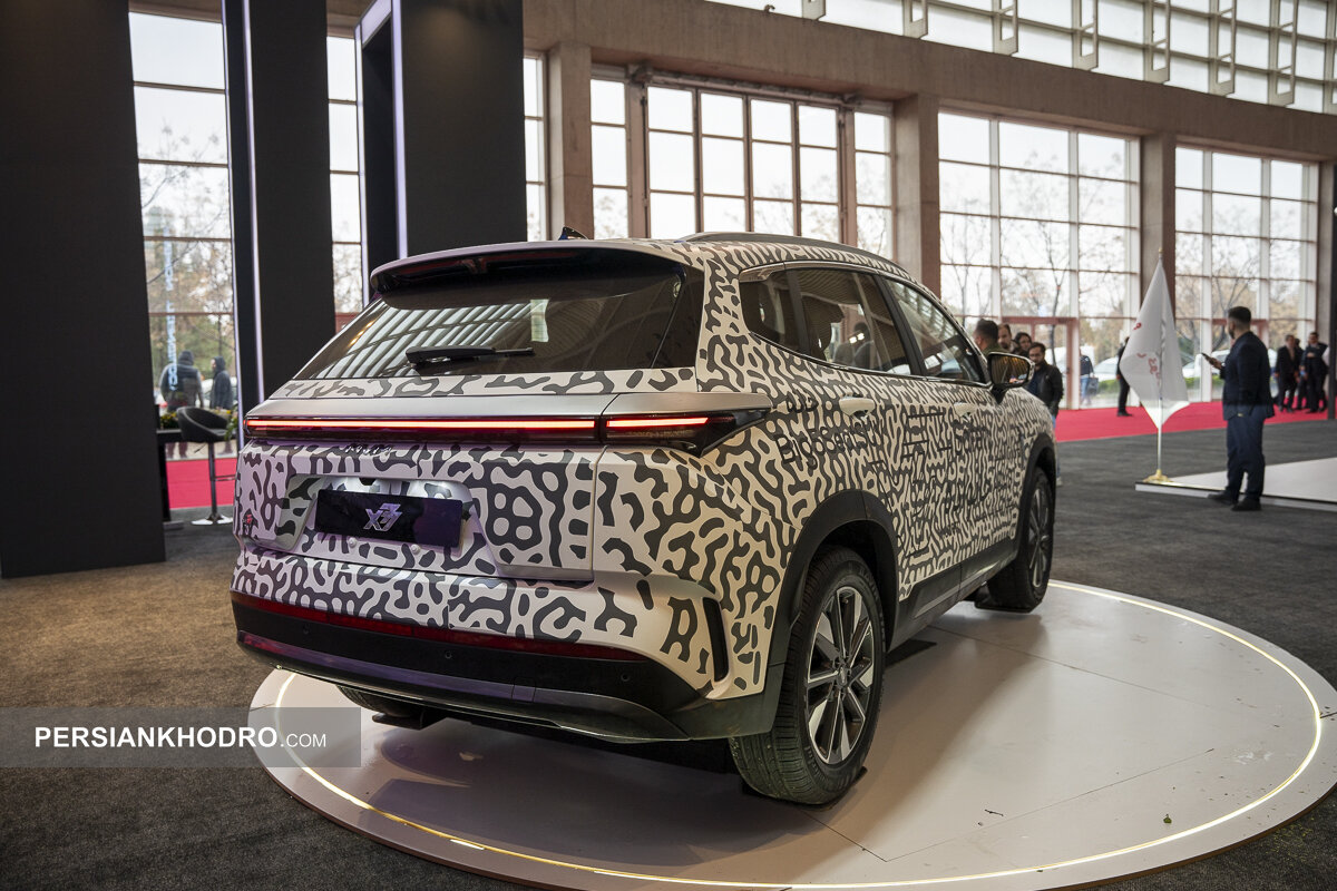 ام وی ام ایکس ۷۷