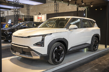 اعلام قیمت نجومی برای کیا EV5 در ایران؛ شوک جدید به بازار خودروهای برقی!