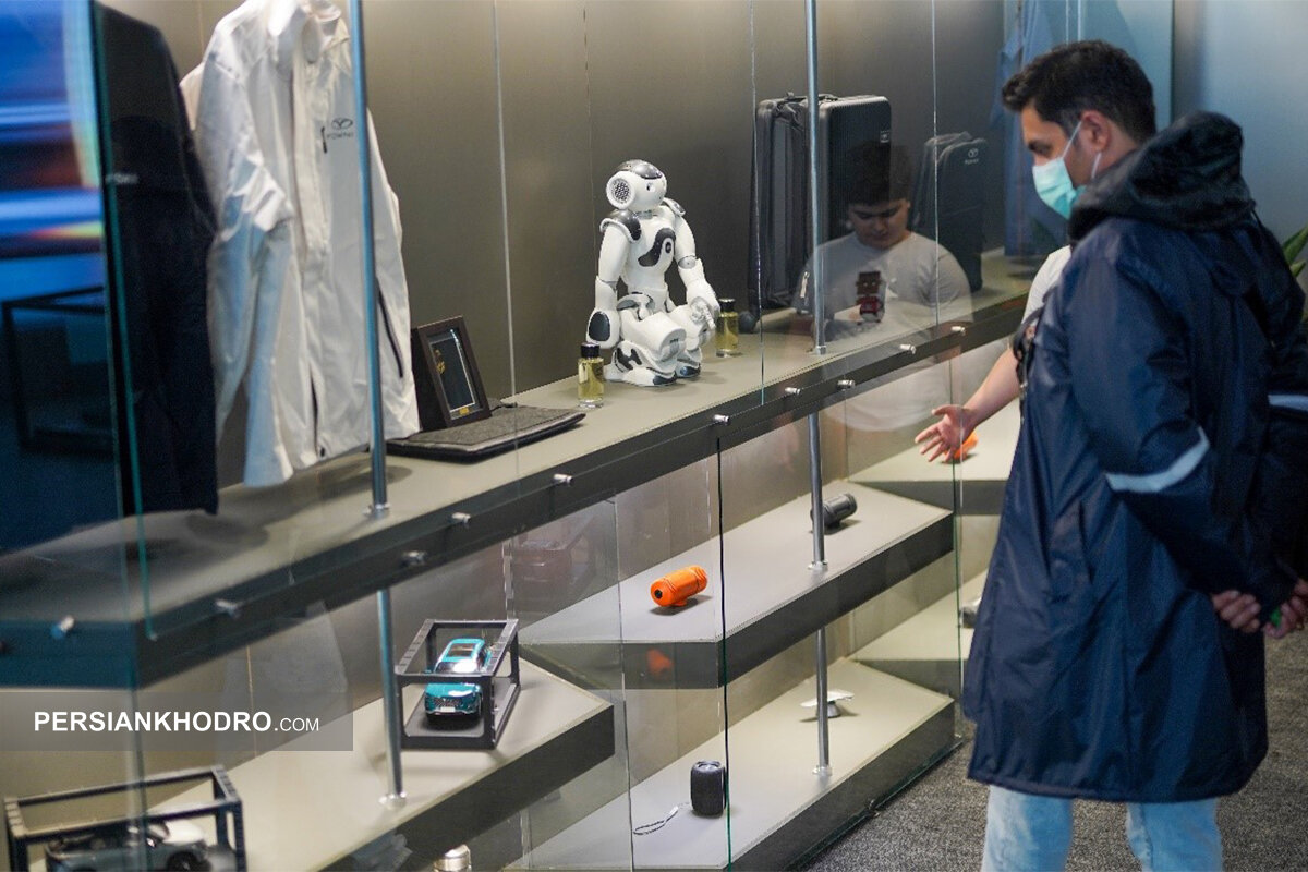 برند فونیکس و فونیکس NEV با نمایش 8 محصول بنزینی، پلاگین هیبرید و برقی شاهد استقبال شدید و پرشور علاقه مندان بودند و طیف گستردهای از دوستداران خودرو از محصولات پیشرفته و بر پایه تکنولوژی روز جهان در این غرفهها بازدید کردند.