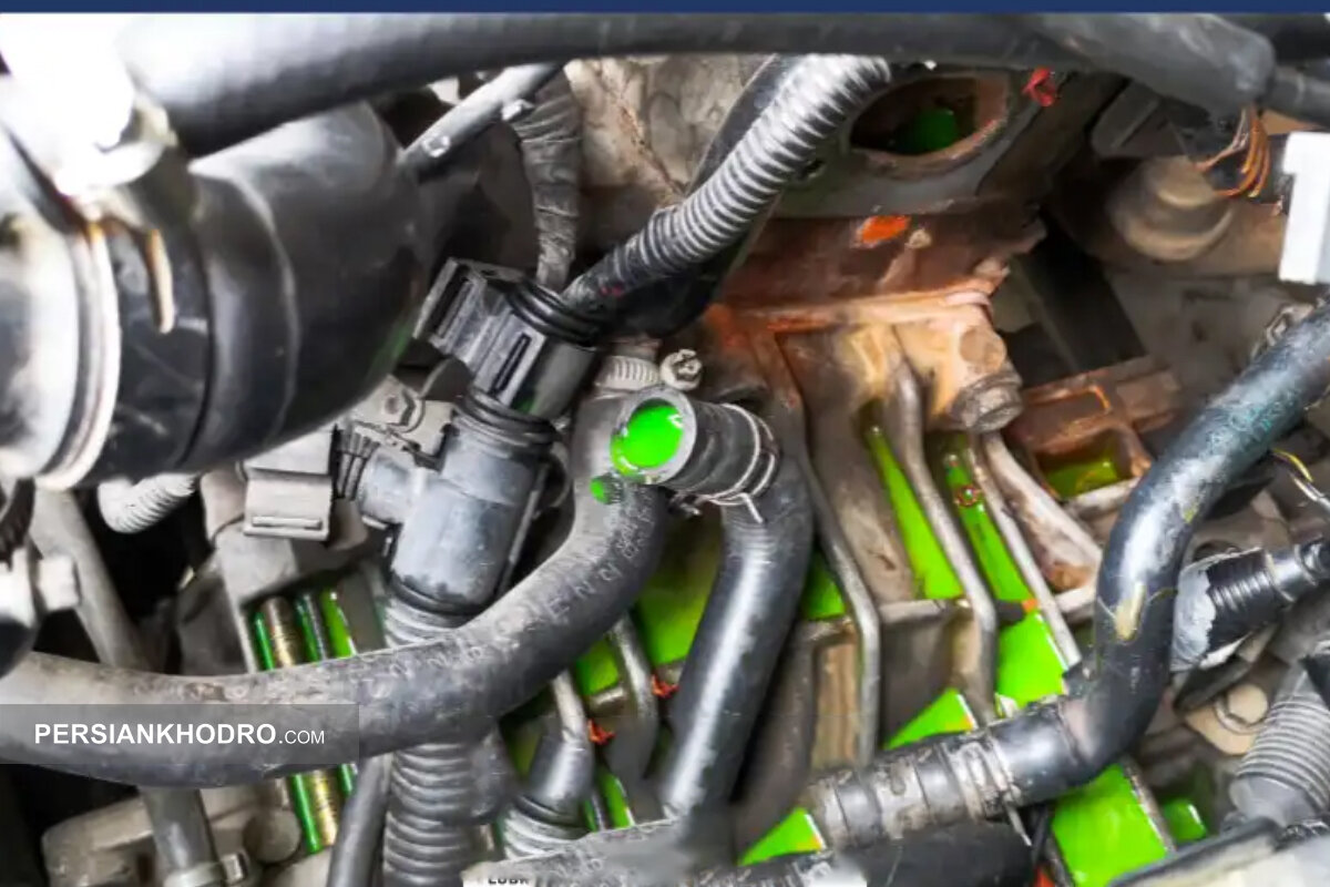 علت نشت آب بخاری زیر پای راننده چیست؟ + 7 تا از دلایل نشتی آب رادیاتور بخاری زیر پای راننده را بشناسید