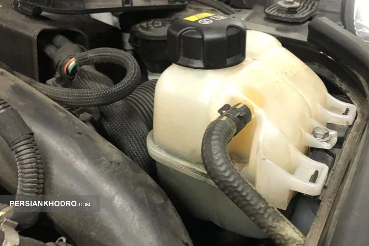 علت نشت آب بخاری زیر پای راننده چیست؟ + 7 تا از دلایل نشتی آب رادیاتور بخاری زیر پای راننده را بشناسید