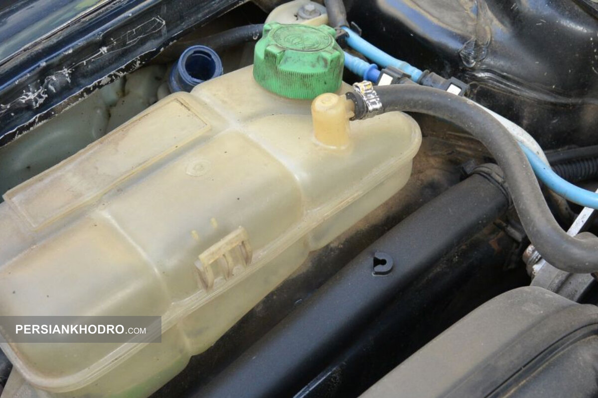 علت نشت آب بخاری زیر پای راننده چیست؟ + 7 تا از دلایل نشتی آب رادیاتور بخاری زیر پای راننده را بشناسید