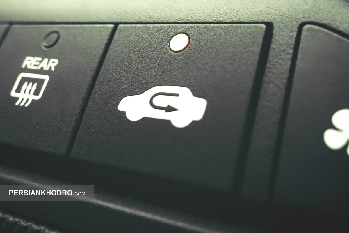 راههای جلوگیری از بخار شیشه ماشین + چطور بخار شیشه ماشین را رفع کنیم؟