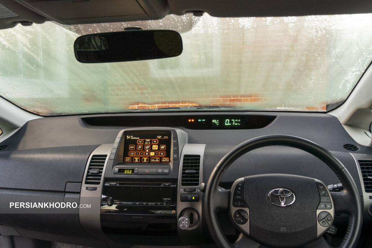 راههای جلوگیری از بخار شیشه ماشین + چطور بخار شیشه ماشین را رفع کنیم؟