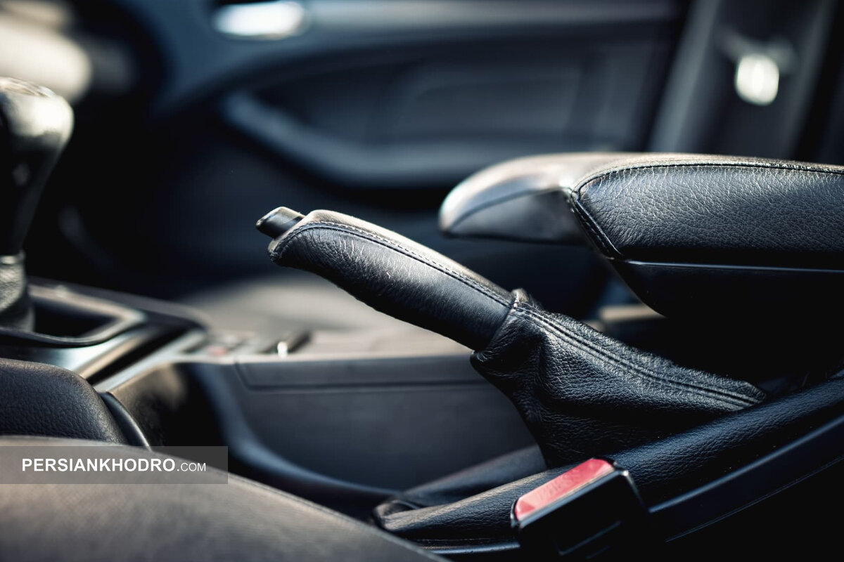 روش درست استفاده از ترمز دستی + چطور ترمز دستی بکشیم؟نحوه صحیح استفاده از ترمز دستی؛ روش درست استفاده ترمز دستی؛ طرز استفاده از ترمز دستی؛ استفاده از ترمز دستی