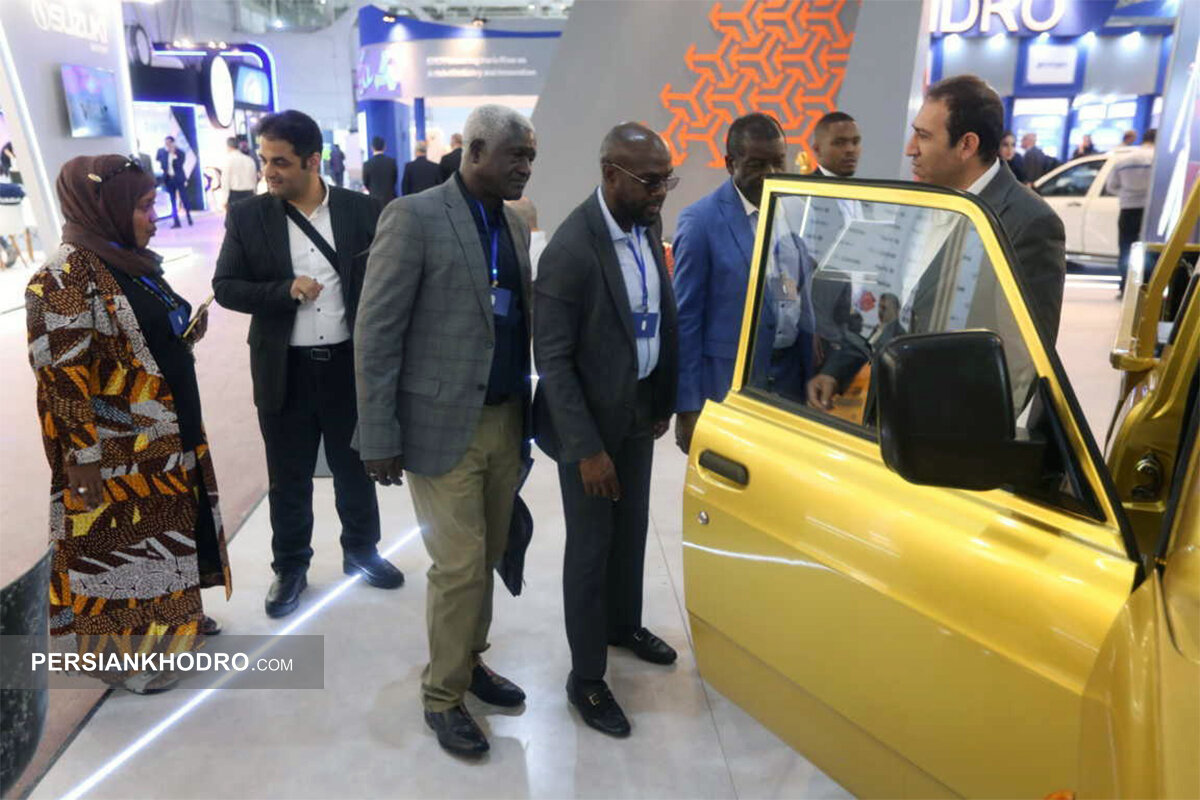 بازدید دبیر وزارت کشاورزی تانزانیا از غرفه زامیاد