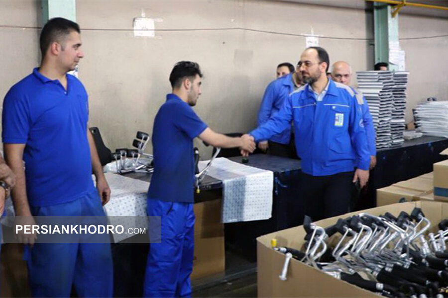 مدیرعامل ایساکو در انبارهای مرکزی این شرکت