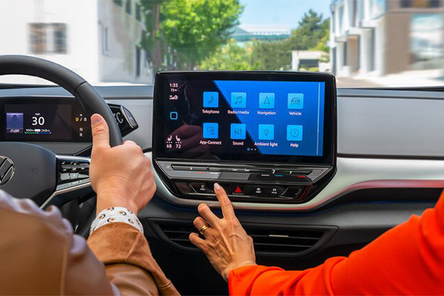 با این مدل مانیتور ماشین فقط پولتان را هدر می‌دهید!