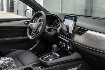 جزئیات کابین رنو آرکانا (+عکس و امکانات رفاهی)