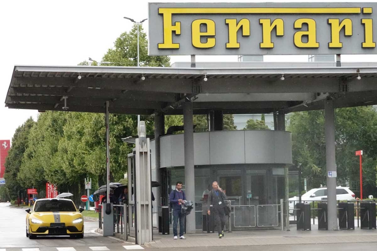 خروج خودرو شیائومی از کارخانه فراری! (+عکس)