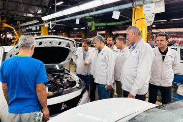 مدیرعامل پارس‌خودرو در خط بدنه پارس‌نوآ