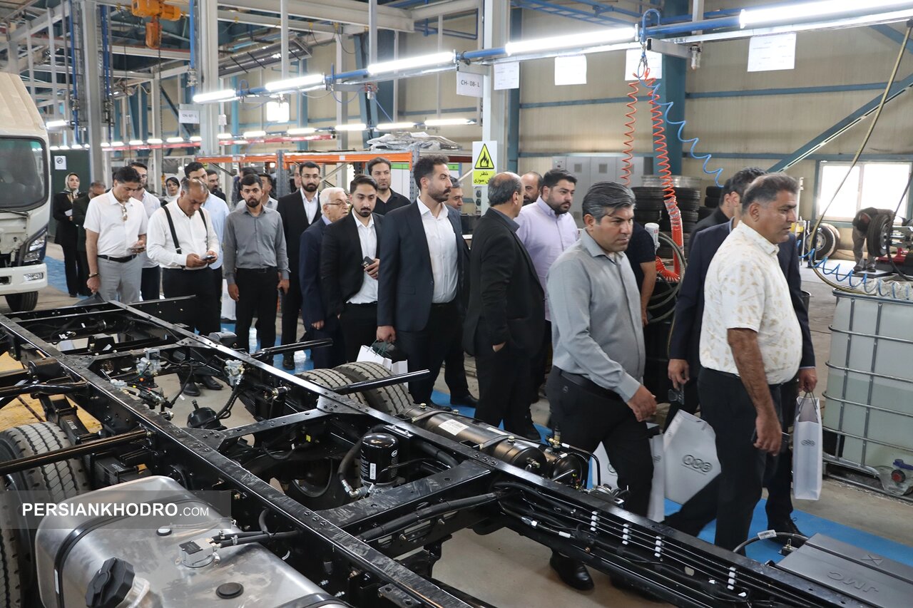 بازدید نمایندگان از خط تولید گروه خودروسازی آرتابان