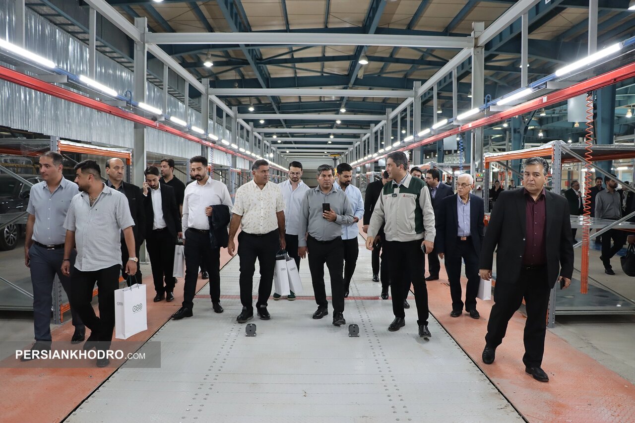بازدید نمایندگان از خط تولید گروه خودروسازی آرتابان