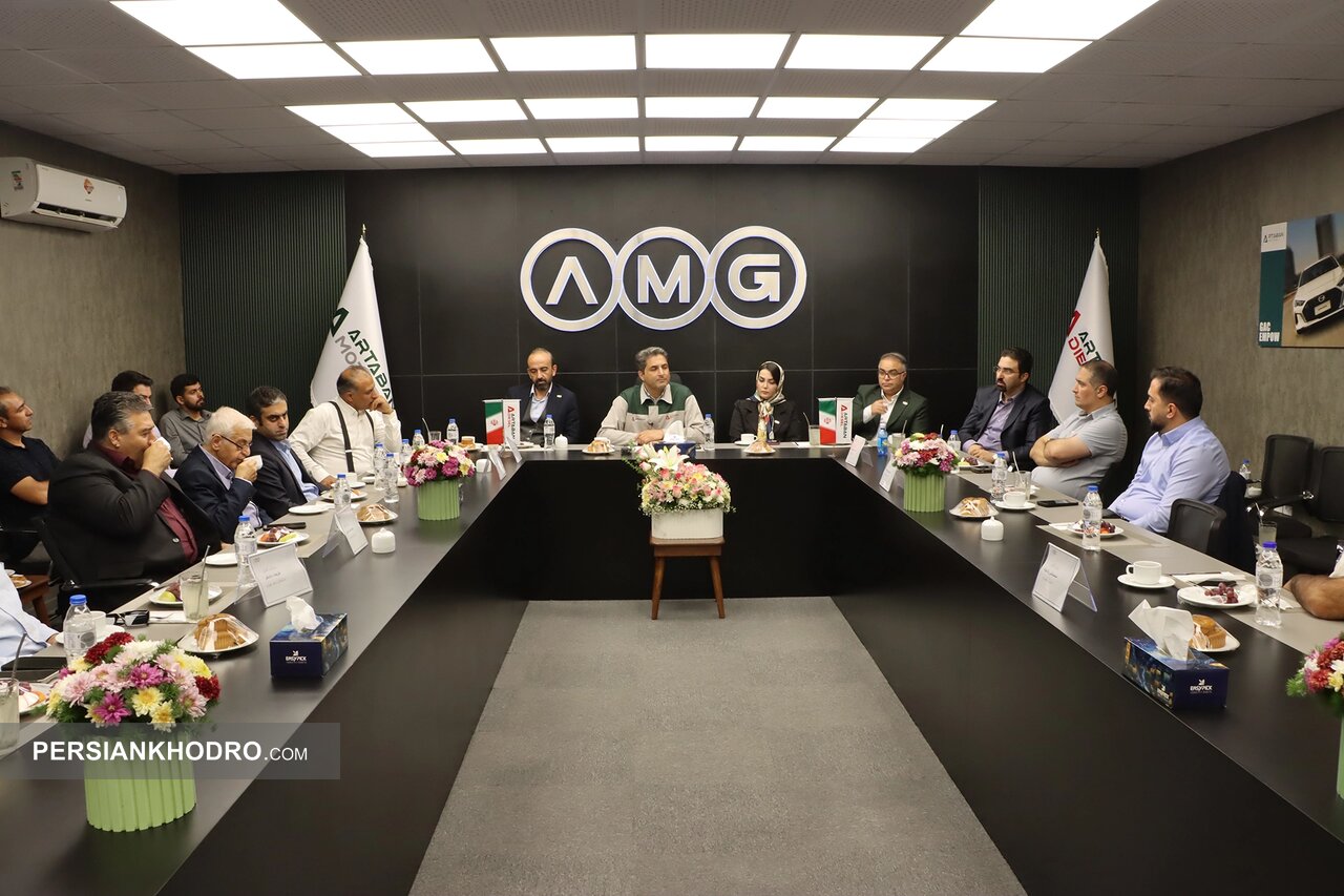 بازدید نمایندگان از خط تولید گروه خودروسازی آرتابان