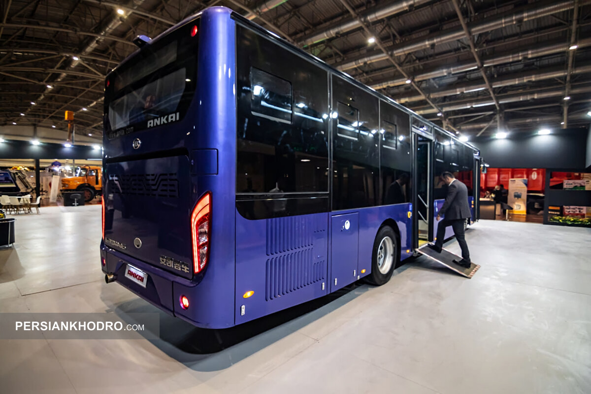 اتوبوس کارمانیا