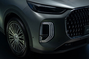 نگاهی به اف ۹ چهار چرخ محرک؛ پرچم‌دار برند فونیکس