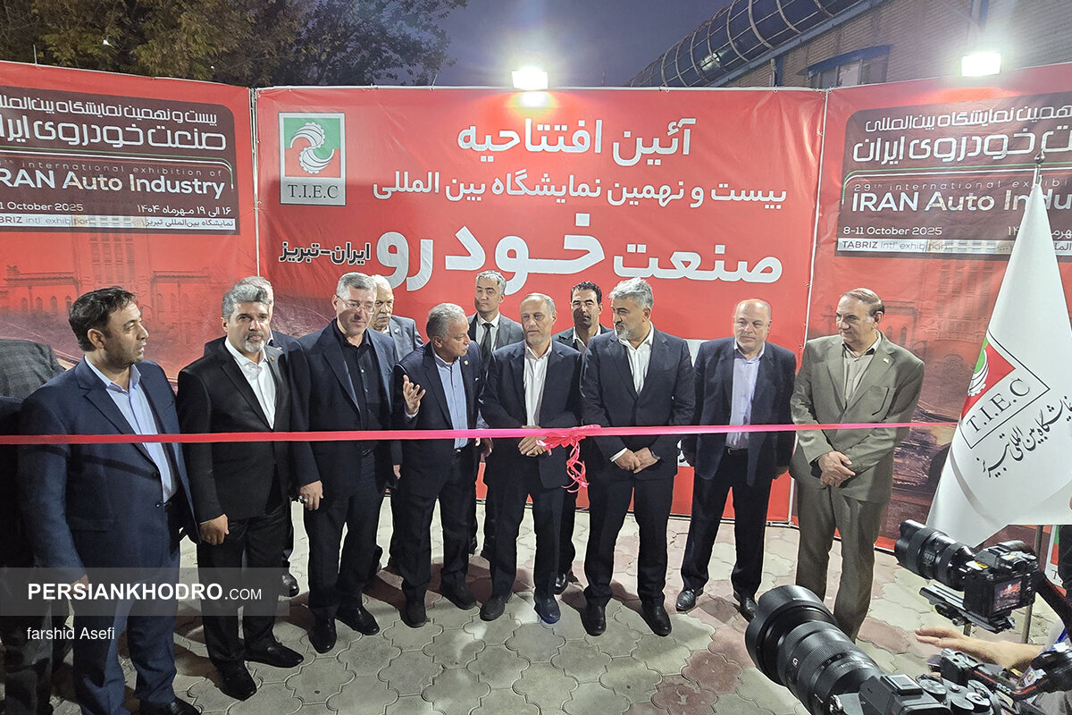 افتتاح بیست و نهمین نمایشگاه خودرو تبریز با اجرای گروه موزیک ارتش