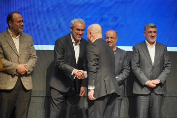 کرمان موتور پیشتاز عرضه گواهی سپرده خودرویی در بورس کالا