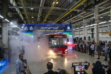 افتتاح خط تولید اتوبوس ۱۴ میلیاردی زامیاد «اروند» با حضور مقامات دولتی